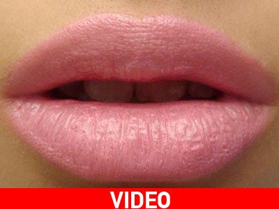 Η Lady Gaga διαφημίζει κραγιόν